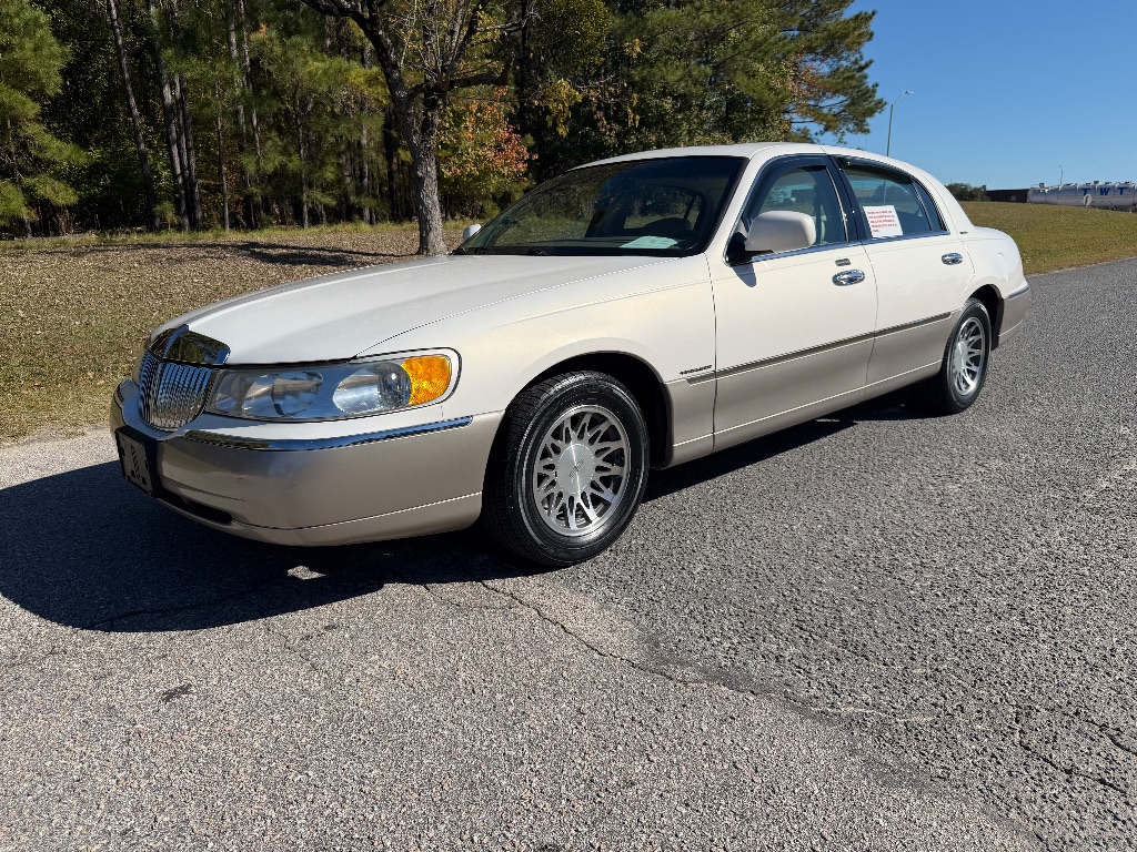 2000 Lincoln Town Car SIGNATURE's photo